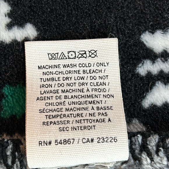 Victoria's Secret PINK Holiday Fleece Blanket Black / White 50"x60 - Picture 5 of 8